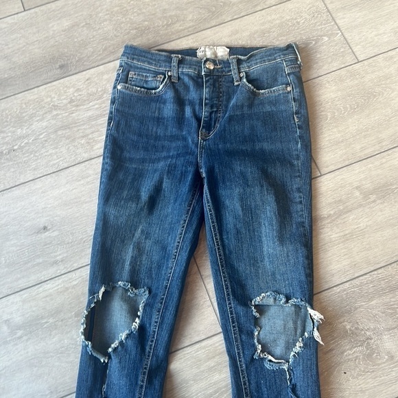 Free people distressed destroyed knee dark denim high waist jeans size 26 - Picture 3 of 8
